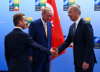 Swedish Prime Minister Ulf Kristersson and NATO Secretary-General Jens Stoltenberg shake hands next to Turkish President Tayyip Erdogan, on the eve of a NATO summit, in Vilnius, Lithuania July 10, 2023. REUTERS/Yves Herman/Pool